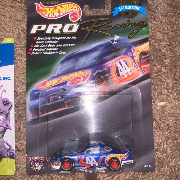 Hot Wheels Pixar NASCAR Toy Car Bundle - Picture 3 of 6